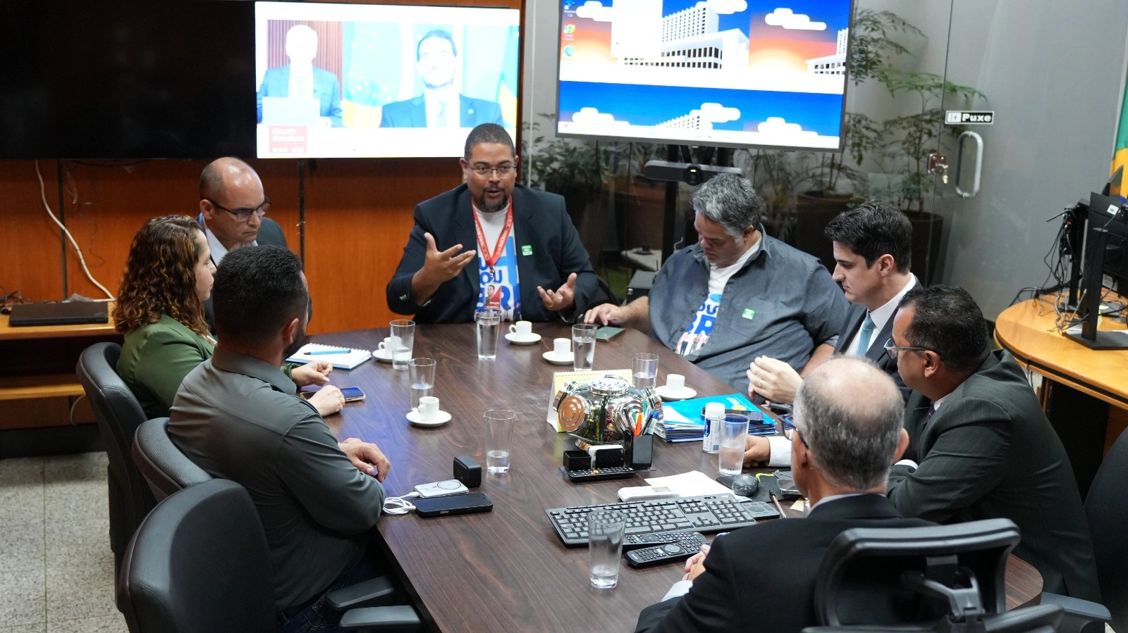 Sindicato volta ao Palácio do Buriti por ações concretas do GDF em defesa do BRB