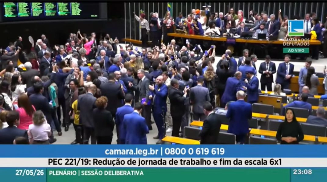 PEC do fim da escala 6x1 é aprovada em 1º e 2ª turnos na Câmara dos Deputados
