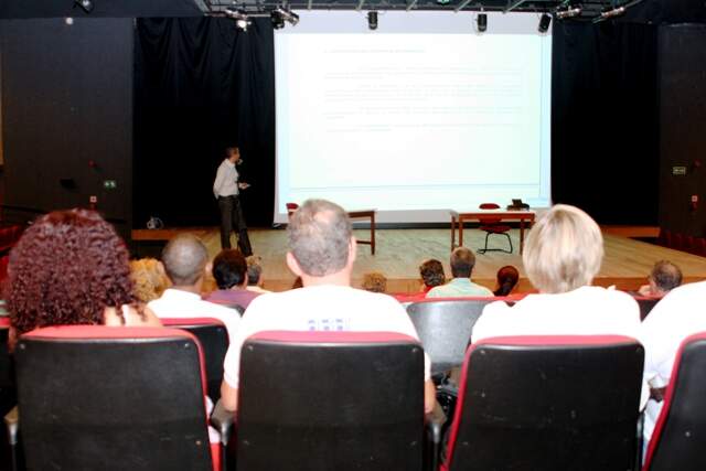 O secretário de Finanças do Sindicato, Raimundo Félix, durante apresentação dos números
