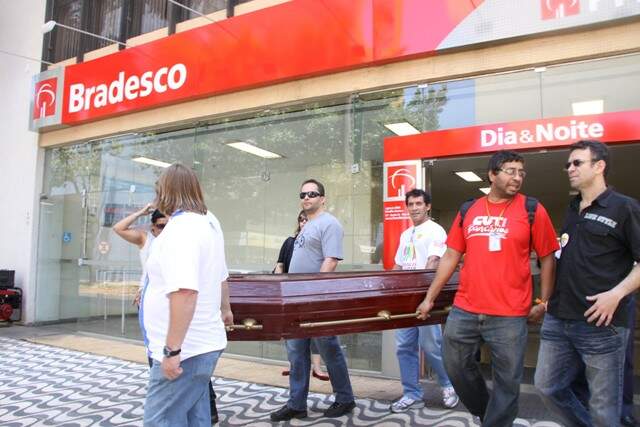 bradescocaixao.jpg