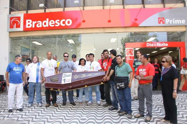 bradescocaixao2.jpg bradescocaixao2.jpg