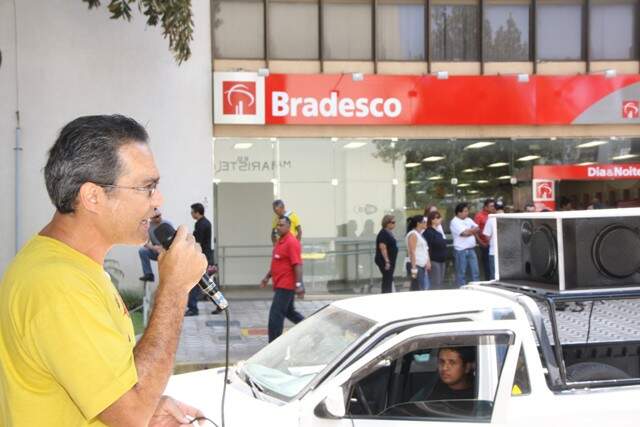 bradescocaixao3.jpg bradescocaixao3.jpg