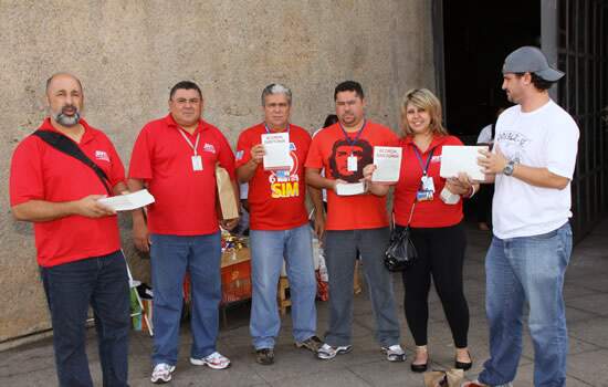 CEDOC-11112011-Entrega_de_material_Acorda_Diretoria_Matriz_I_-_foto_Jefferson_Jr_9