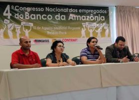 Na mesa de abertura representantes de várias entidades sindicais