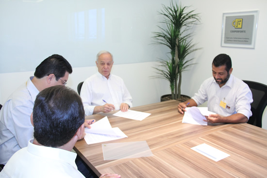 04012013-assinatura_acordo_cooperforte-fg_82