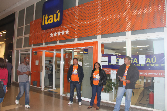 24042013-Paralização Itaú Ags Shopings-fotosGuina 10