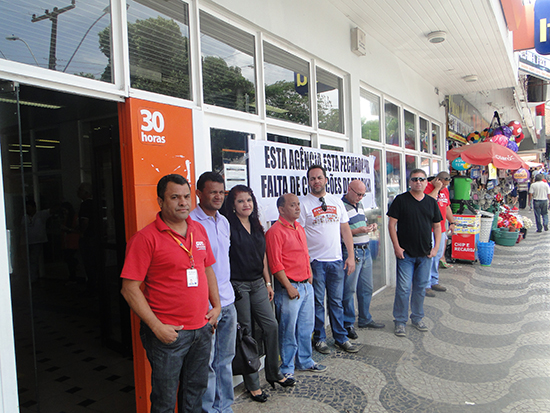 agencia-itau-fechada-web