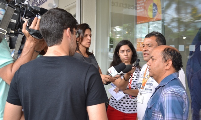 Diretor da Fetec-CN/CUT Washington Henrique cobra mais segurança do banco durante entrevista 