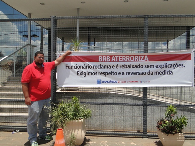 Diretor do Sindicato Ronaldo Lustosa durante protesto na Tecnologia 
