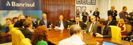 Crédito: Marisane Pereira - Fetrafi-RS - Dirigentes sindicais acompanharam divulgação do balanço do banco