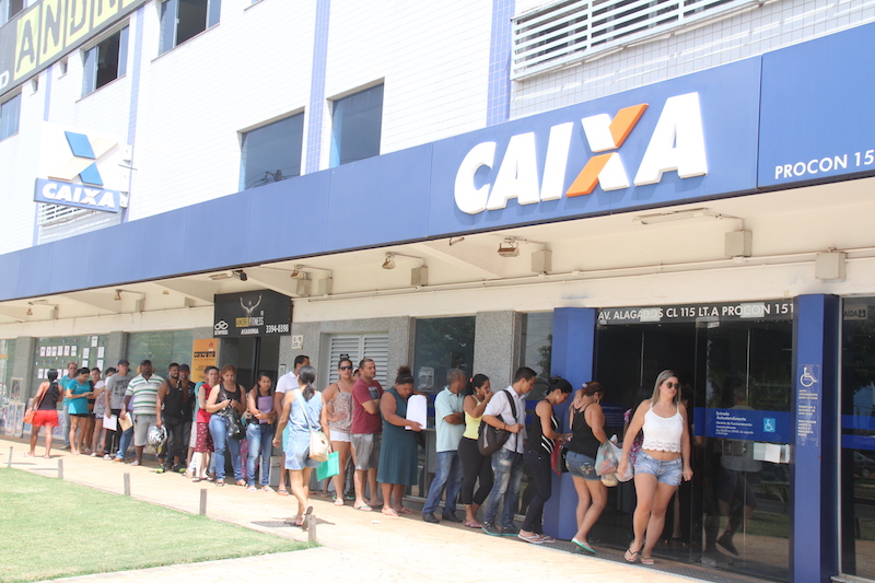 Resultado de imagem para agencia lotada caixa brasÃ­lia bancariosdf